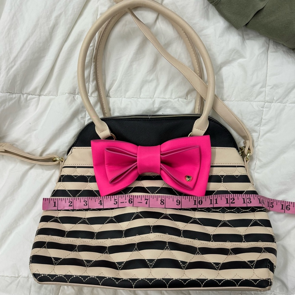 Betsy Johnson Heart Quilted Striped Crossbody Handbag Vegan Leather - Picture 4 of 8